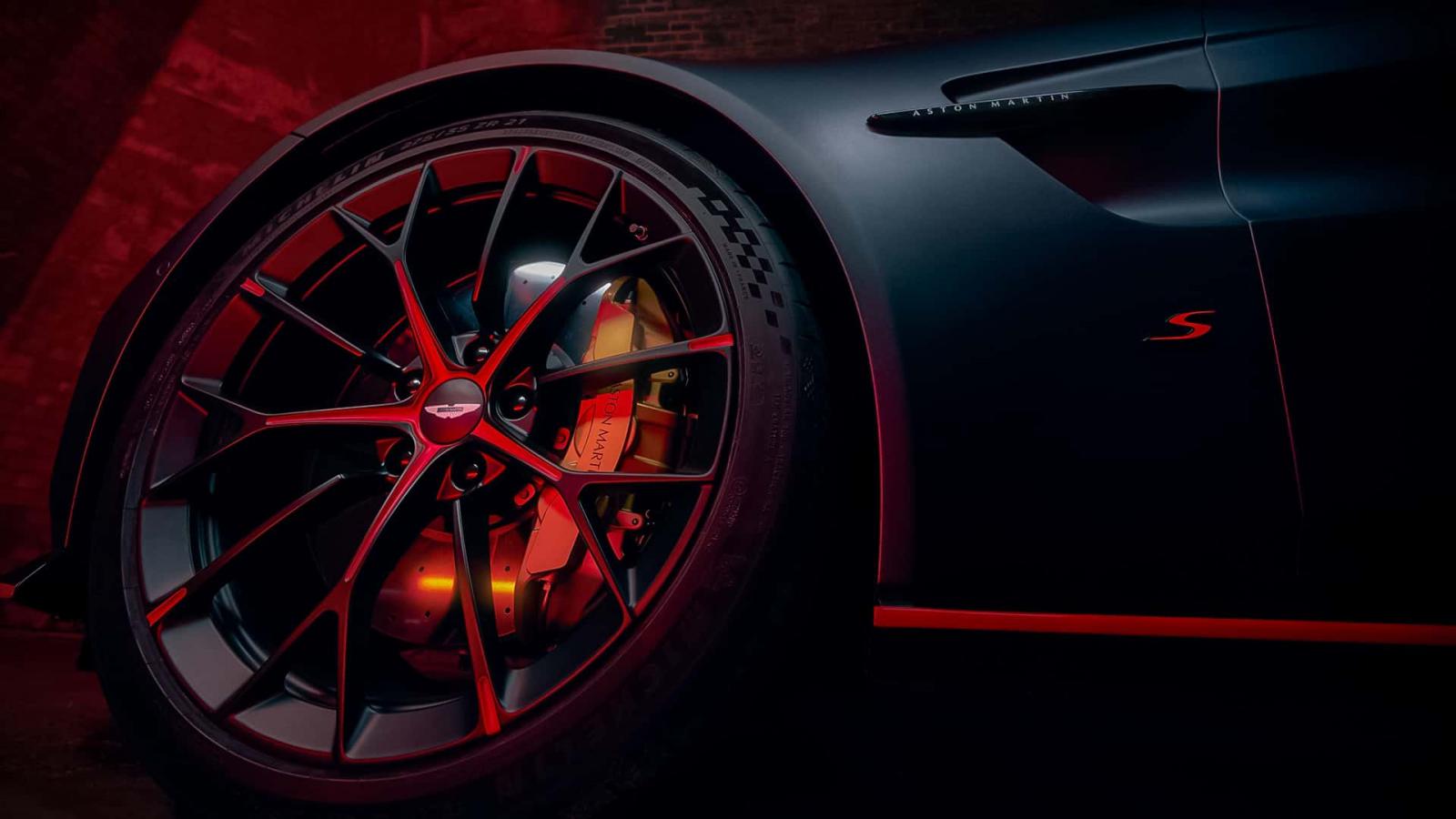  Πρεμιέρα για την Aston Martin Vantage S των 680 ίππων!